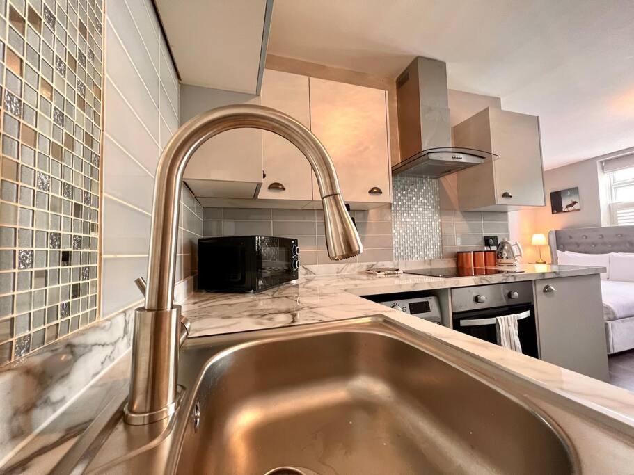 Lovely Studio Close To Brighton Station Екстериор снимка
